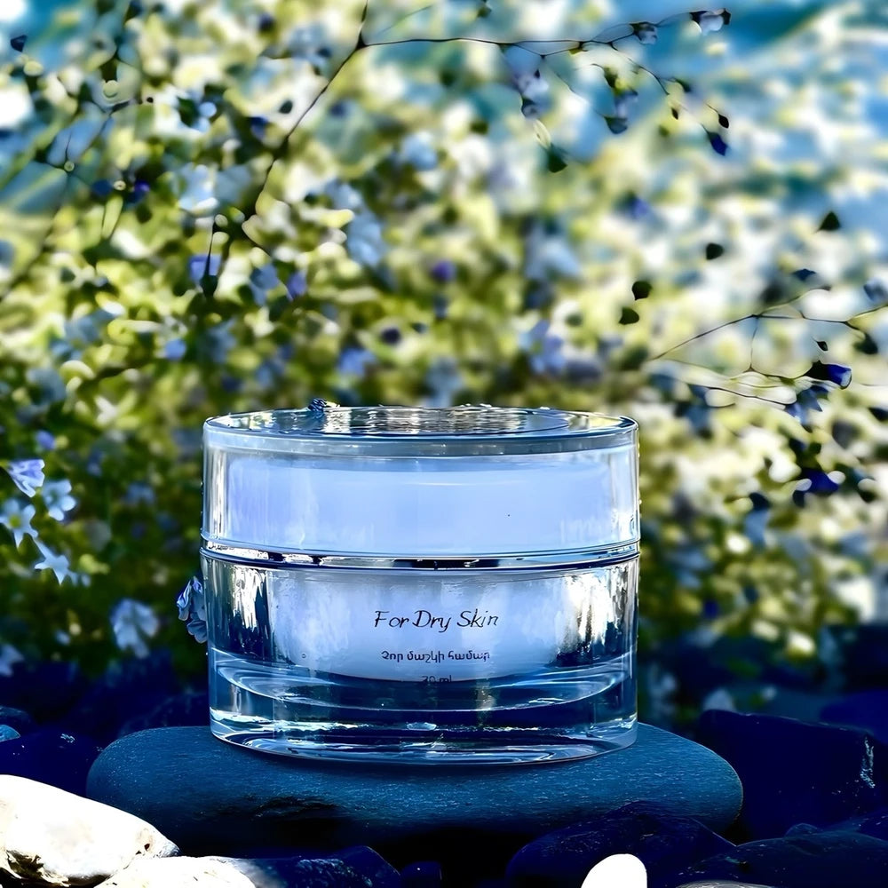 Rich dry skin moisturizing cream with poppy seed oil and D‑Panthenol
