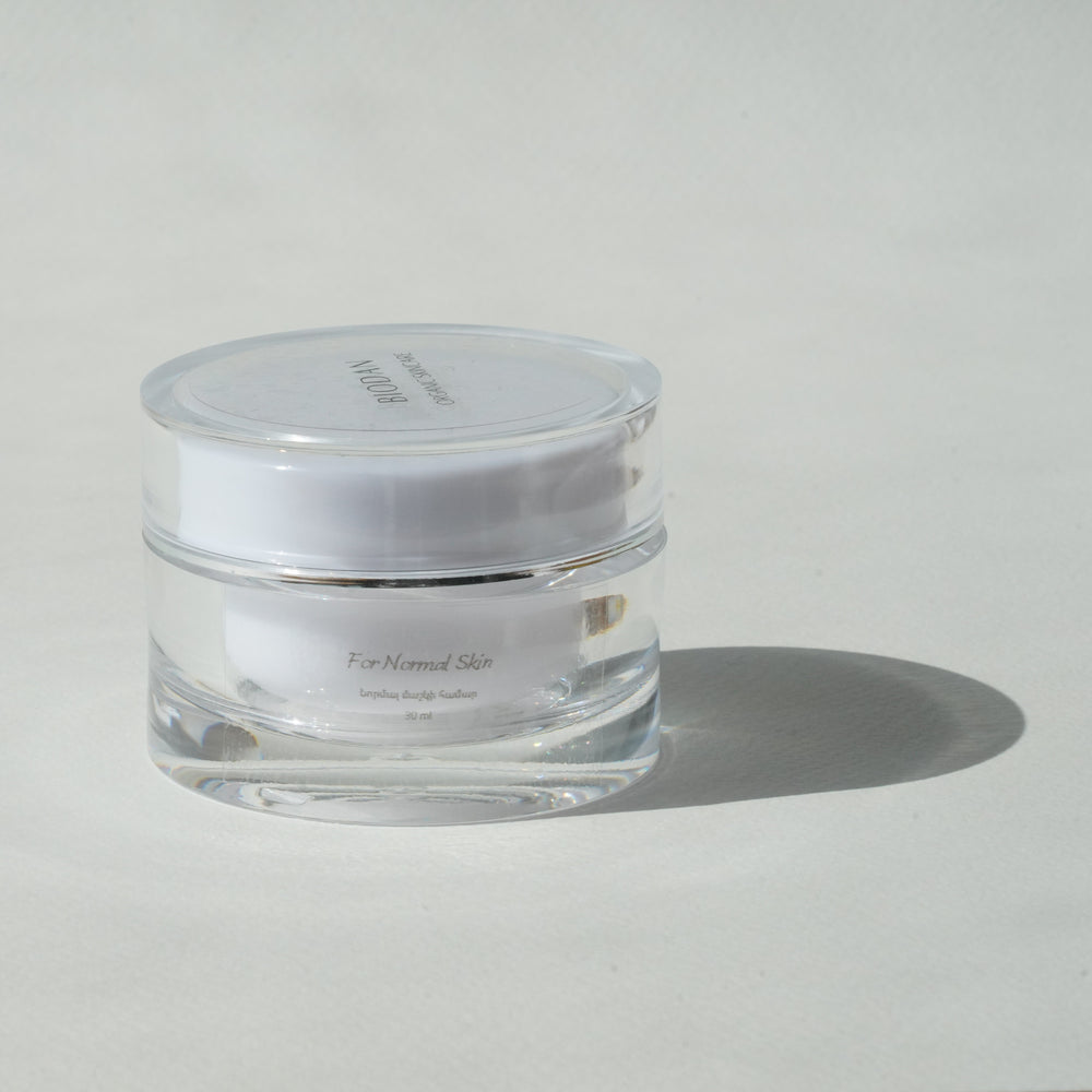 Lightweight bio normal skin moisturizer with zinc oxide and botanical oils