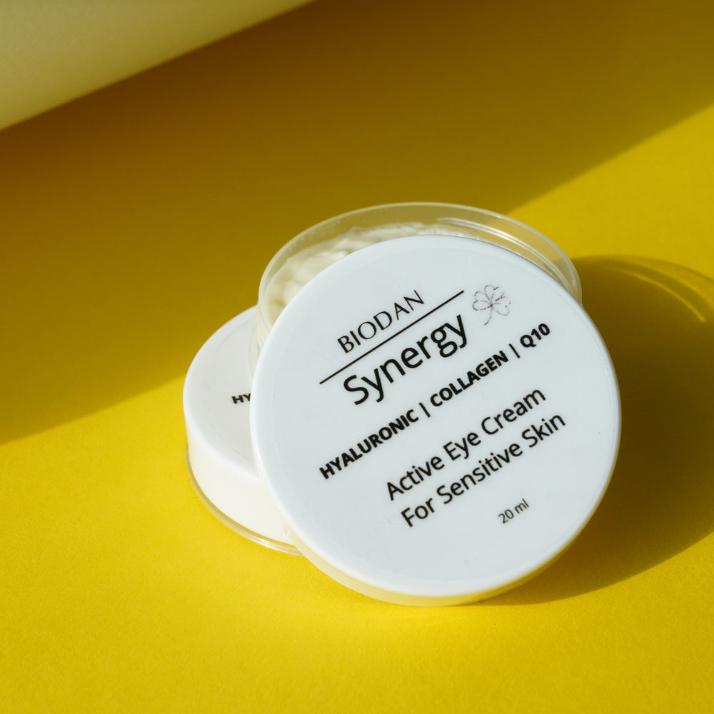 Natural brightening eye cream with hyaluronic acid, Q10 and retinol for under eye area